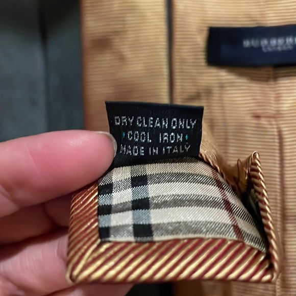 Burberry Vertical Striped 100% Silk Tie - Picture 6 of 7